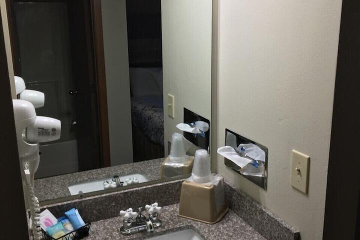 Room 51 of 86