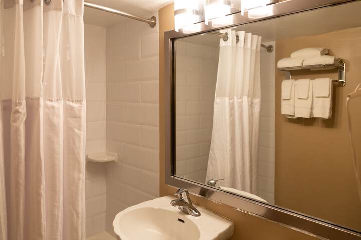 Room 9 of 26