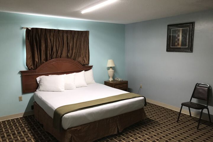 Room 13 of 25