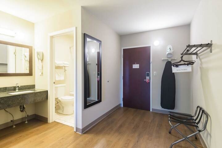 Room 9 of 38