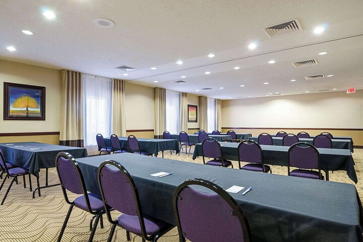 Comfort Inn & Suites Hutchinson