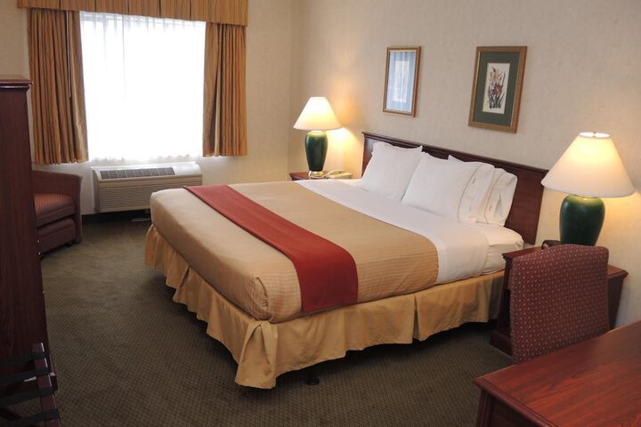 Room 33 of 50