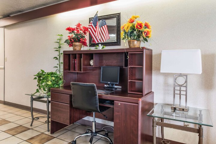 Business Center 39 of 39