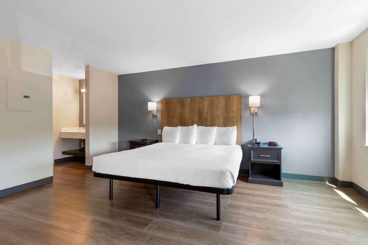 Room 10 of 33