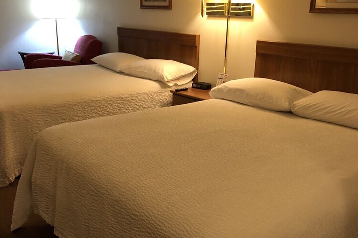 Room 13 of 37