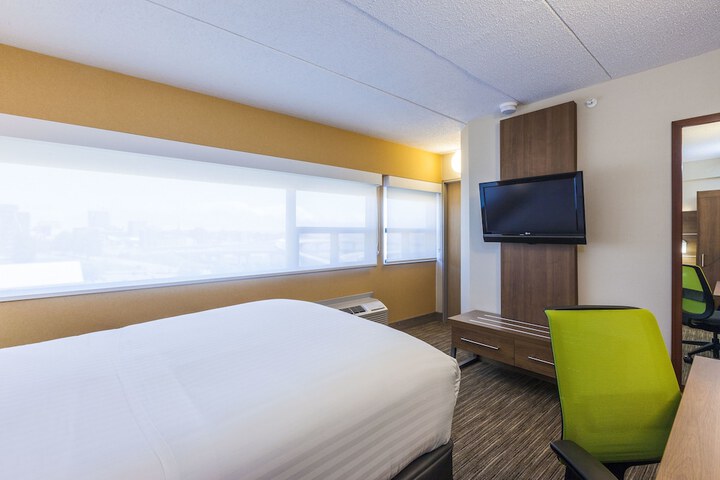 Room 32 of 50