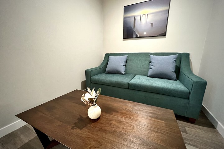 Room 9 of 27