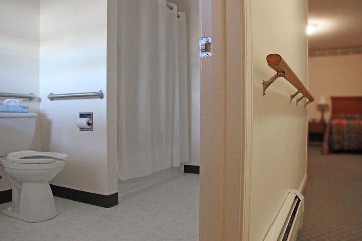 Room 16 of 40