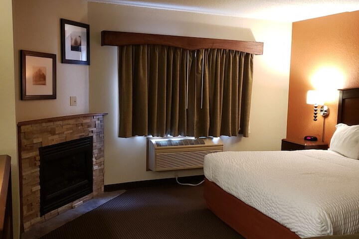 AmericInn by Wyndham Iron River