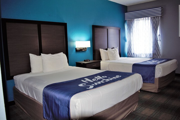 Room 11 of 32