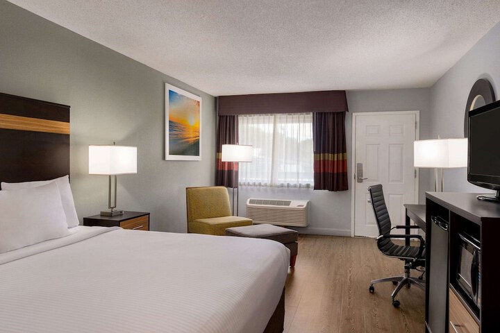 Room 9 of 26