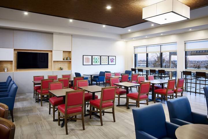 Holiday Inn Express and Suites Brantford by IHG