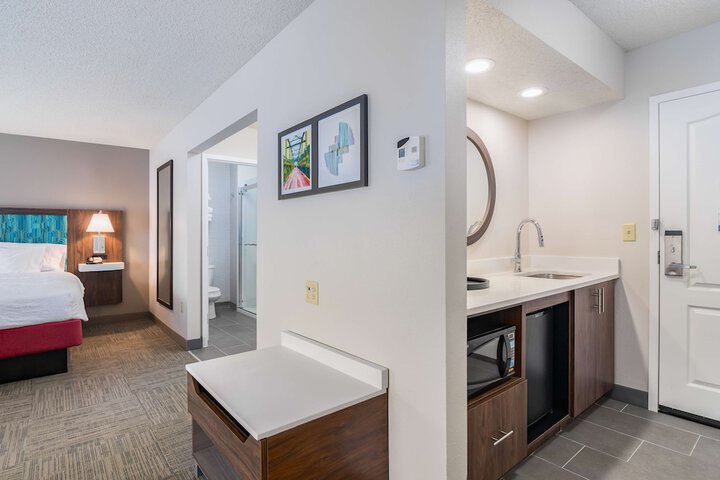Hampton Inn & Suites Hartford-Manchester