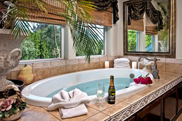 Hot Tub 20 of 35