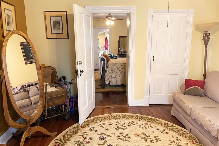 Colonial Beach Plaza Bed & Breakfast