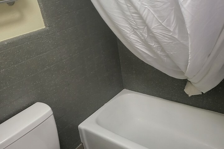 Room 16 of 32