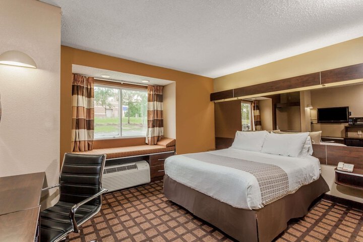 Room 10 of 19