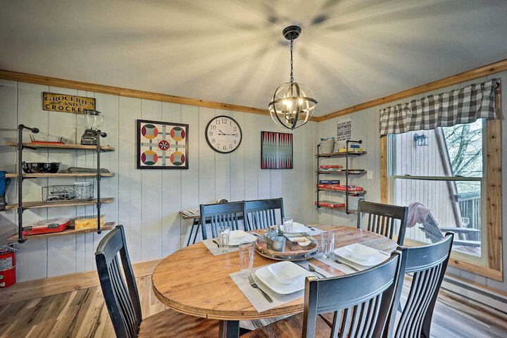 1 Mi to Skiing: Beech Mountain Condo w / Fireplace!