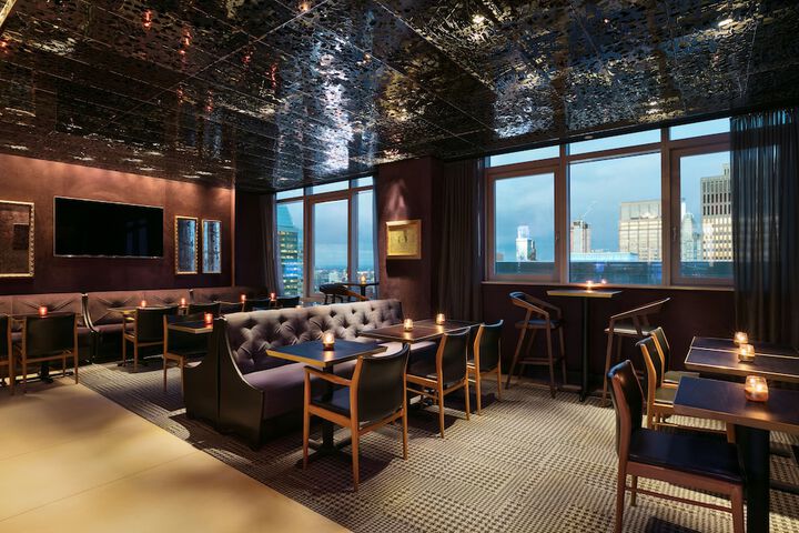 Lounge 82 of 88