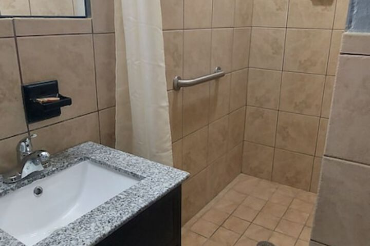 Room 4 of 8