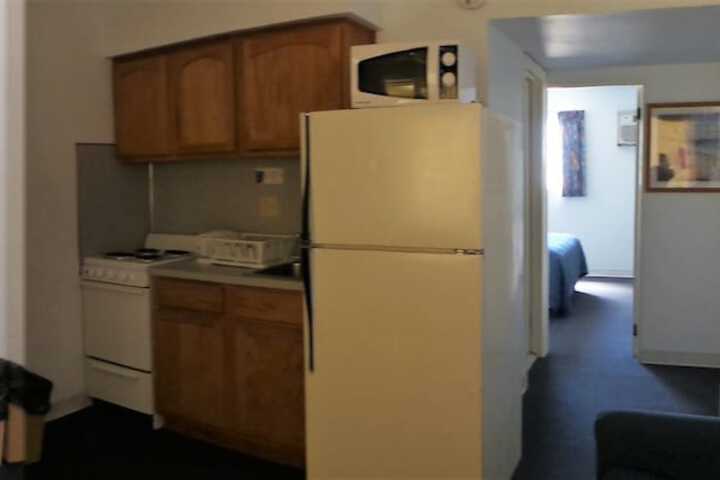 Golden Rail Motel