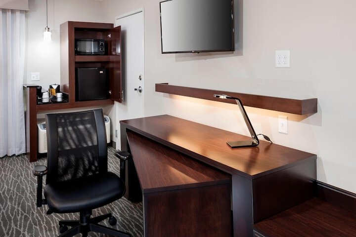 Room 13 of 32