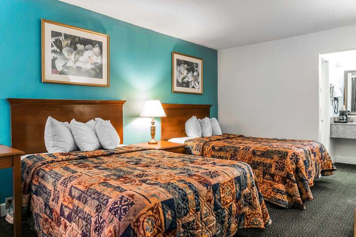 Room 10 of 29