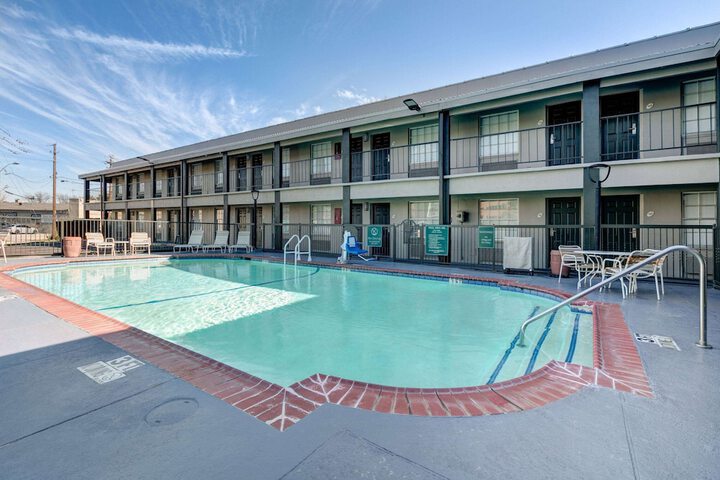 Pool 14 of 102