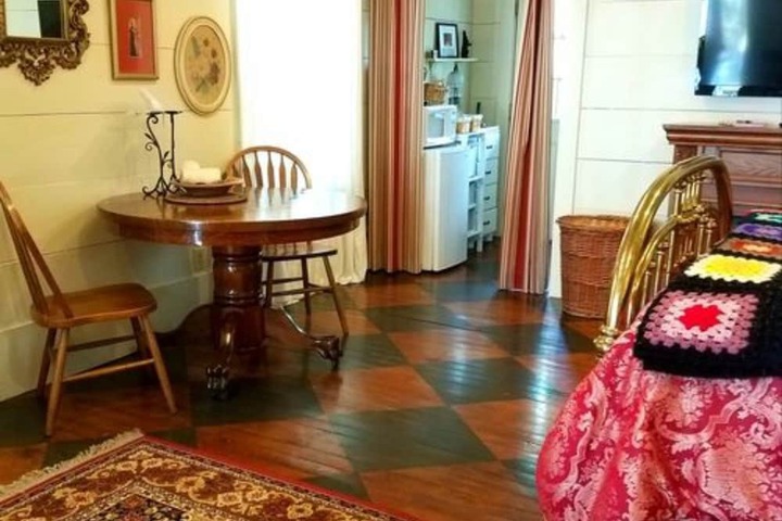 The Carriage House B & B