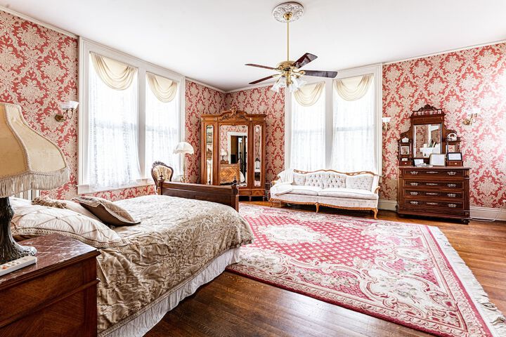 Room 43 of 145