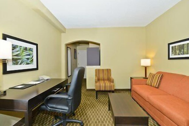 Comfort Inn Meridian - Bonita Lakes