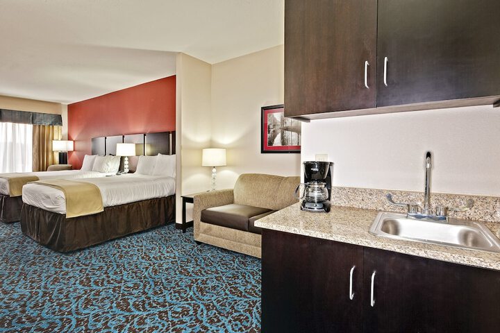 Holiday Inn Express Hotel & Suites New Philadelphia by IHG