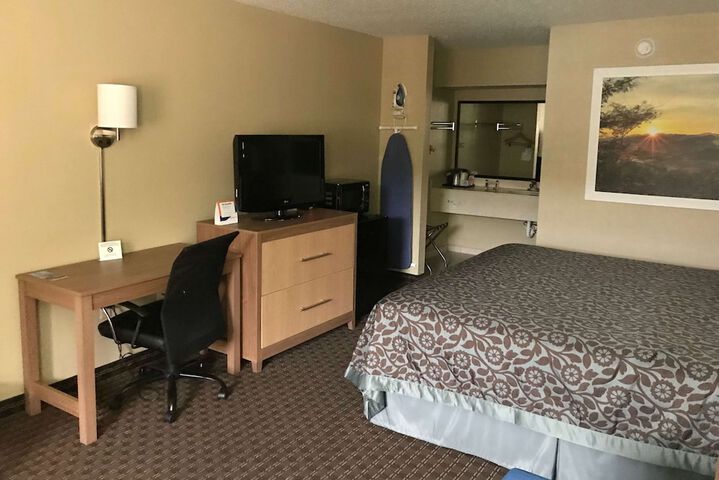 Room 10 of 12