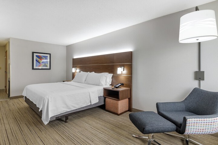 Room 28 of 62