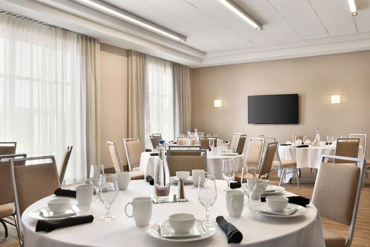 Four Points by Sheraton Fargo Medical Center
