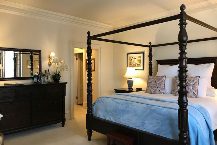 Tattingstone Inn