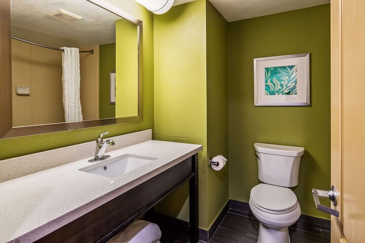 Room 6 of 13