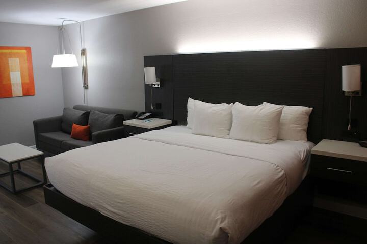 Room 27 of 32