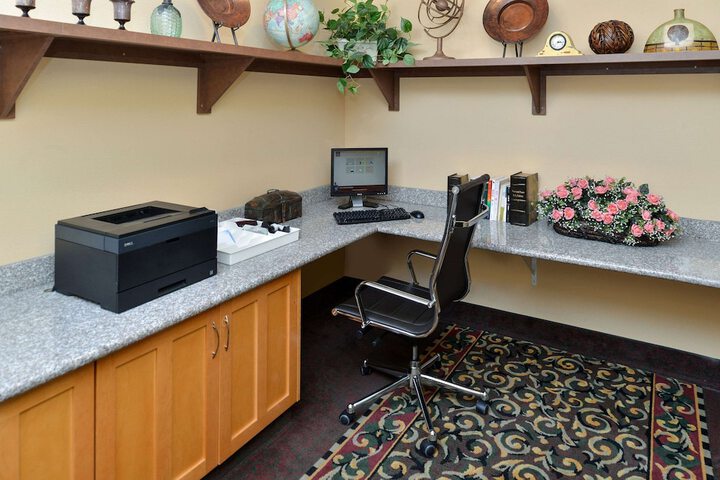 Business Center 67 of 74