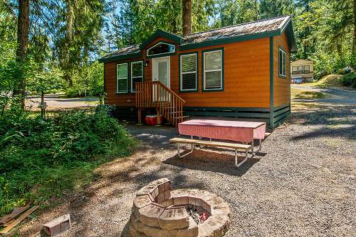 Chehalis Camping Resort Bunkhouse Cabin 6