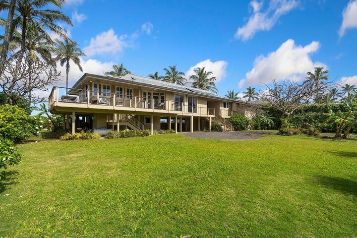 King Hale 4 Bedroom Home by RedAwning