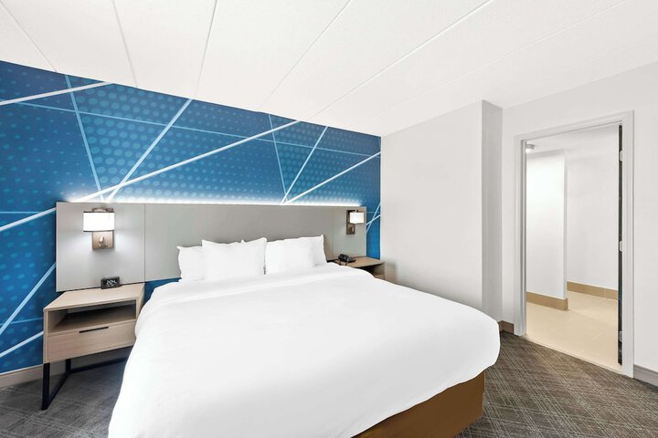 Room 32 of 45