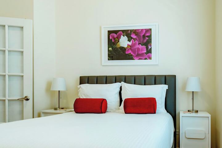 The Guesthouse Hotel