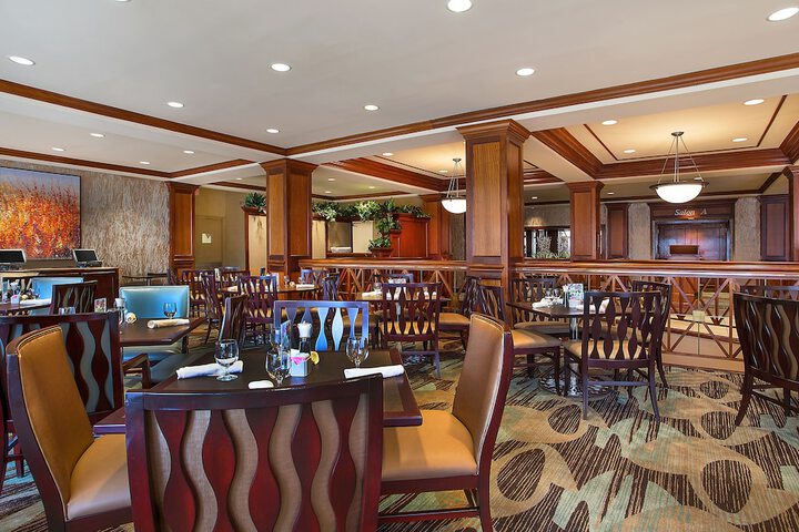 Crowne Plaza Knoxville Downtown University by IHG
