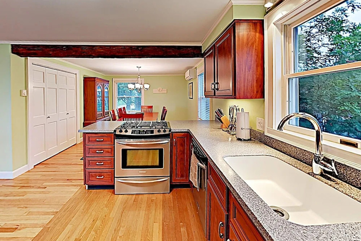 New Listing! Serene East End : Steps To Sand 3 Bedroom Condo