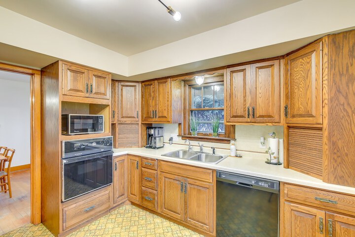 Waterfront Shawano Vacation Rental w / Patio!