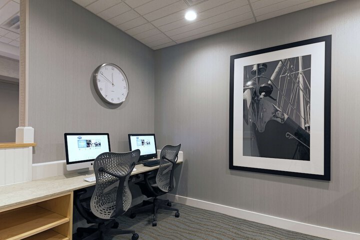 Business Center 85 of 87