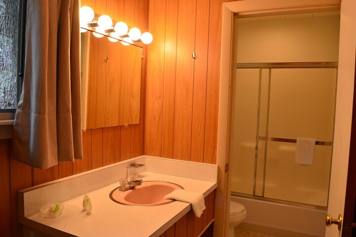 Mount Coolidge Motel