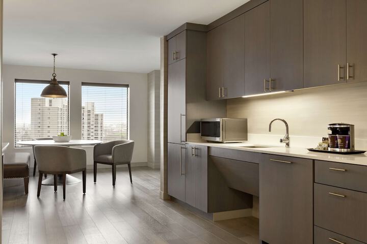 Room 32 of 62