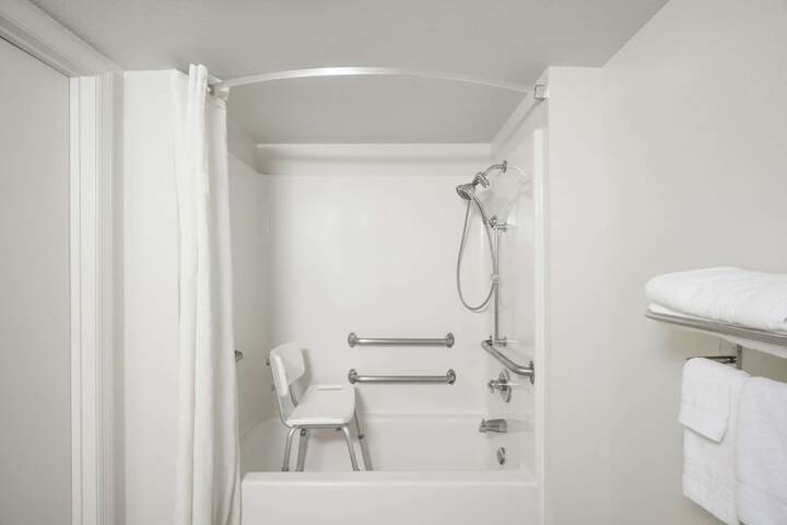 Super 8 by Wyndham Dandridge